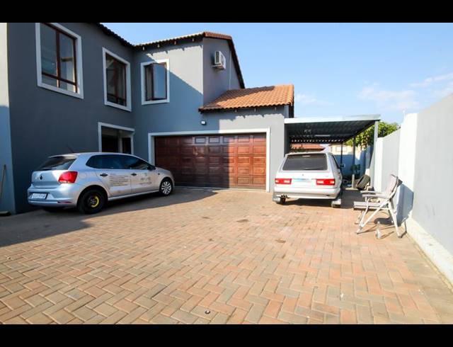 4 BEDROOM HOUSE FOR SALE IN THATCHFIELD